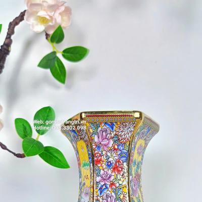 cặp bình men vàng hoạ tiết tứ quý, bình lục giác